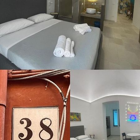 Civico 38 - Le Tre Chiavi Hotell Bari Eksteriør bilde